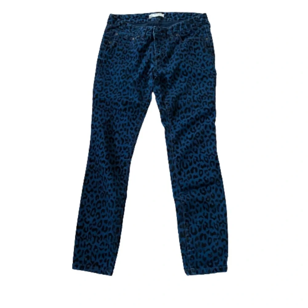 Free People women’s blue cheetah skinny jeans size 27